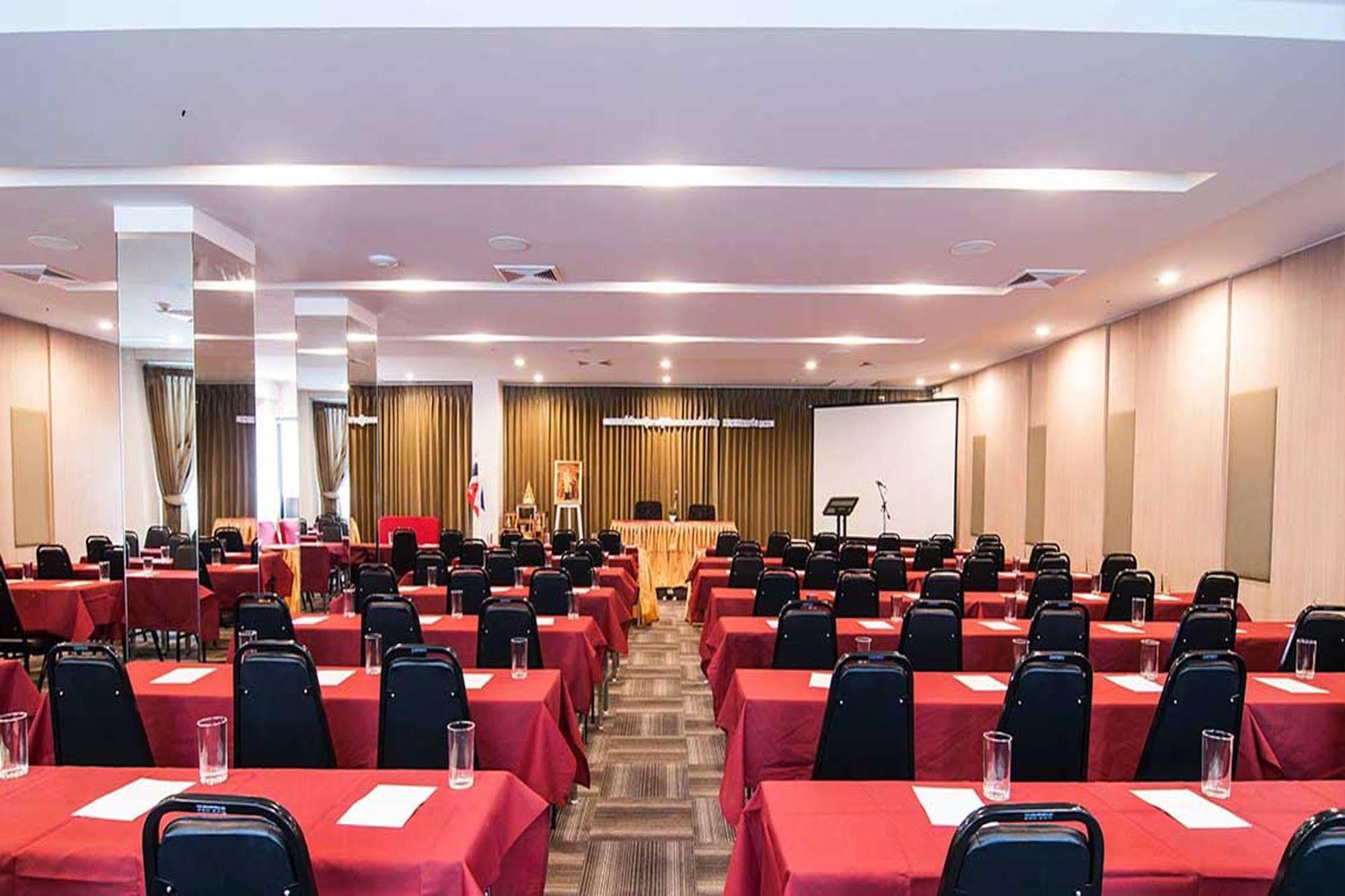 Leosor Hotel Nakhonratchasima Exterior foto